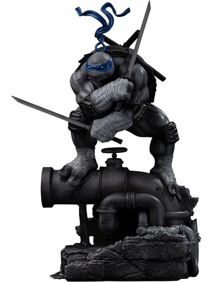 Teenage Mutant Ninja Turtles - Leonardo Black and White Variant Art Scale Statue