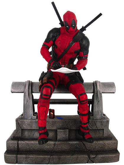 Marvel Movie Premier Collection - Deadpool Statue